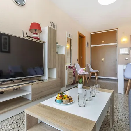 Montcada By Interhome Σαλού